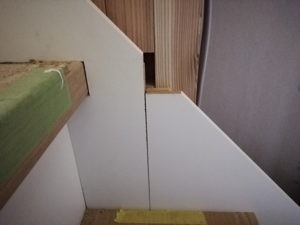 熊本県宇土市で階段側板継ぎ目補修サムネイル