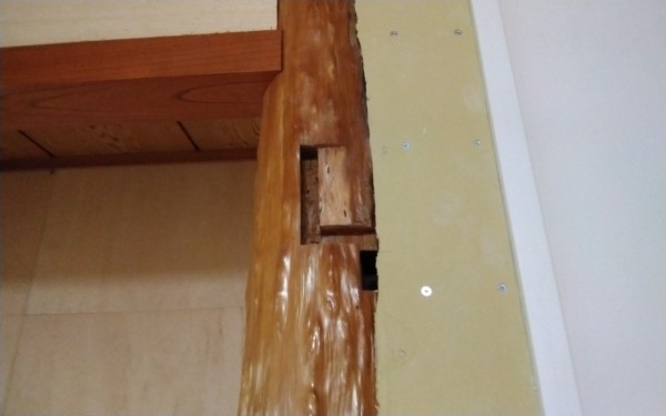 熊本市東区で床柱の補修を行いました。サムネイル