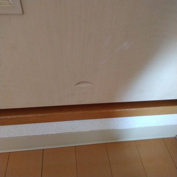 熊本市中央区で扉の凹み傷を補修しました。サムネイル